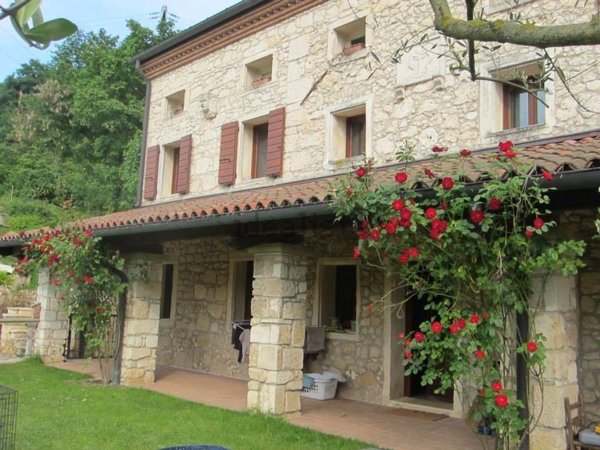 casa indipendente in vendita a Nanto