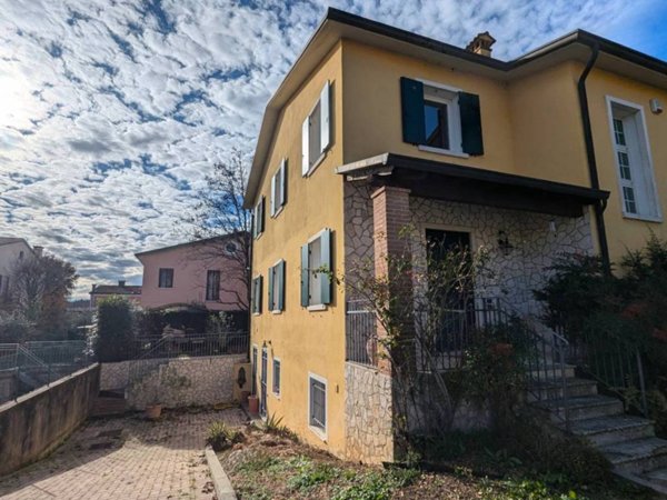 casa indipendente in vendita a Nanto
