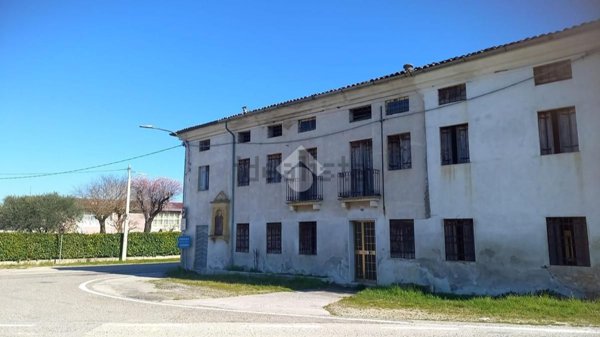 casa indipendente in vendita a Nanto