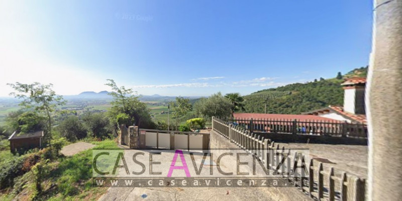 casa indipendente in vendita a Nanto