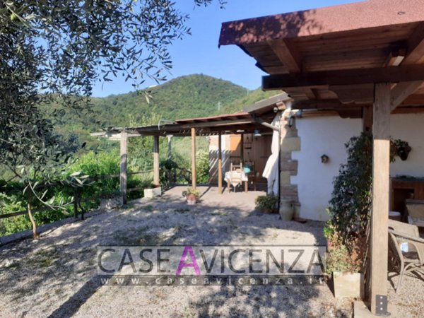 casa indipendente in vendita a Nanto