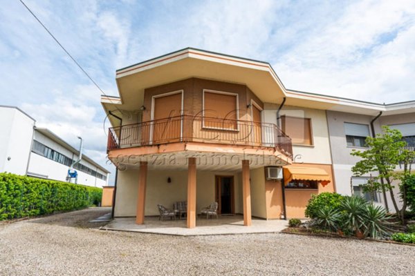 casa indipendente in vendita a Nanto in zona Ponte di Nanto