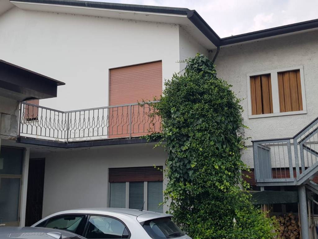 locale commerciale in vendita a Nove
