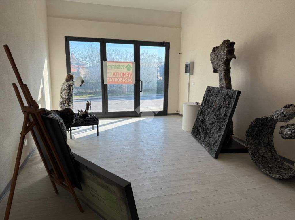 negozio in vendita a Nove