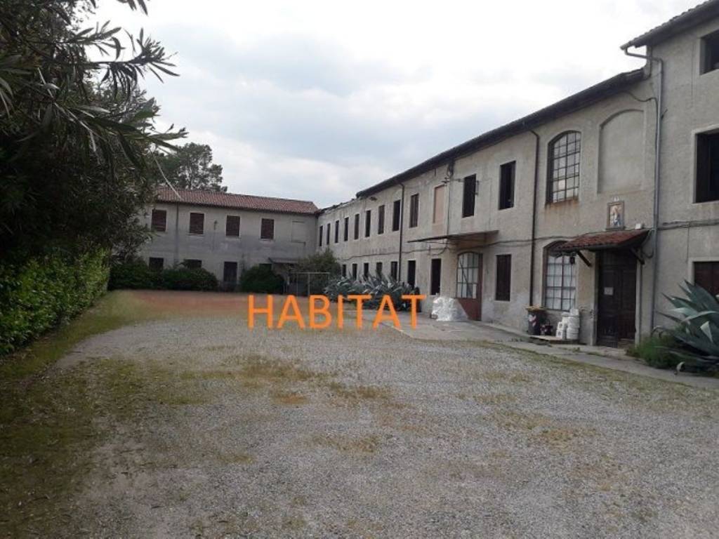 locale commerciale in vendita a Nove