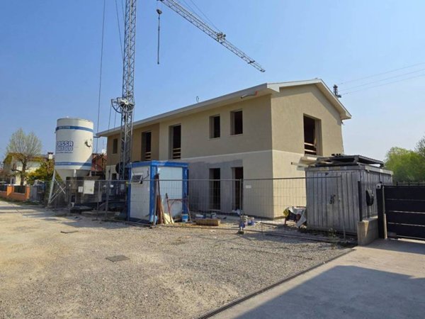 casa indipendente in vendita a Nove