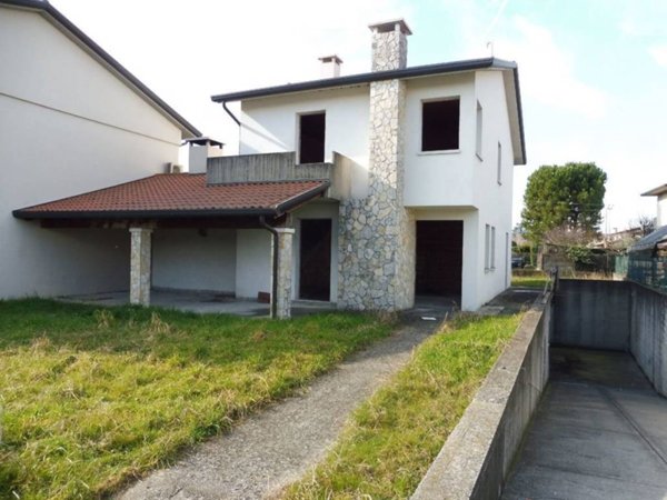 casa indipendente in vendita a Nove