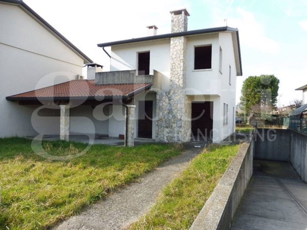 casa indipendente in vendita a Nove