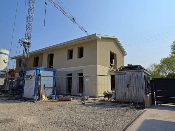 casa indipendente in vendita a Nove