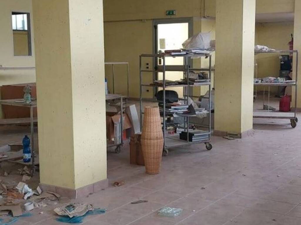 locale commerciale in vendita a Nove