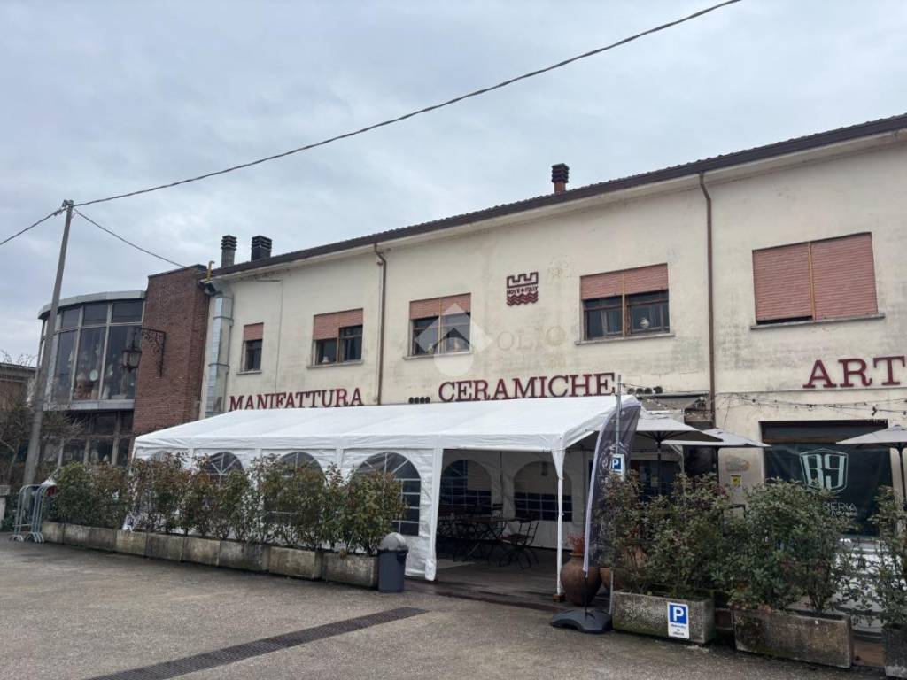 negozio in vendita a Nove