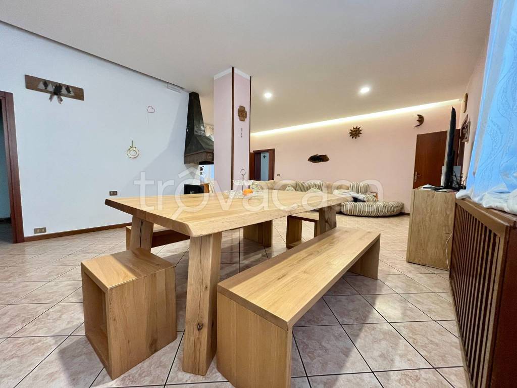 casa indipendente in vendita a Nove