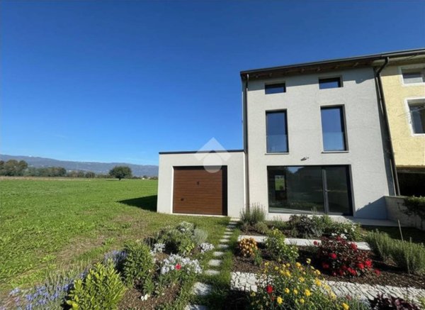 casa indipendente in vendita a Nove