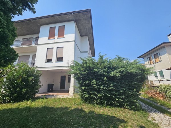 casa indipendente in vendita a Nove