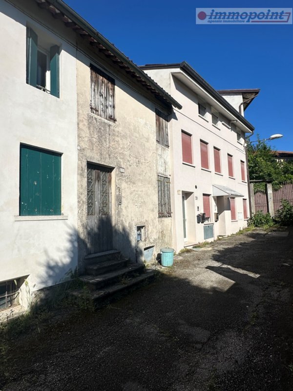 casa indipendente in vendita a Nove