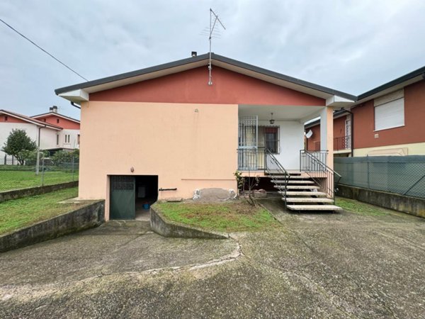 casa indipendente in vendita a Noventa Vicentina