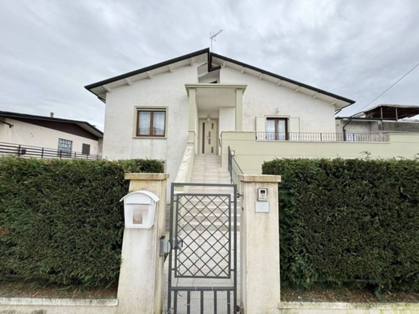 casa indipendente in vendita a Noventa Vicentina