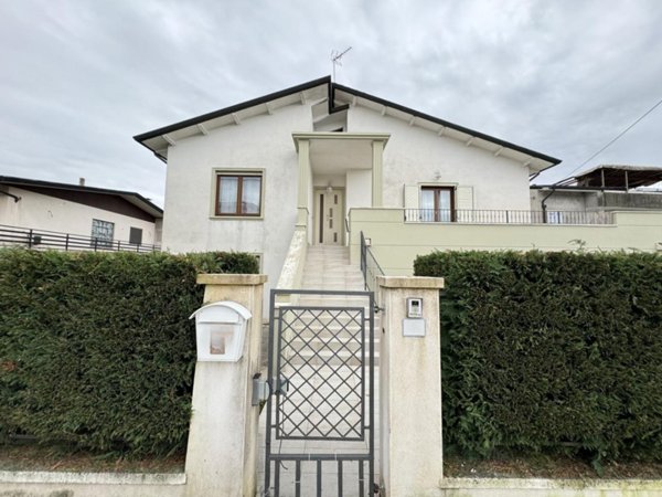 casa indipendente in vendita a Noventa Vicentina