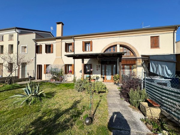 casa indipendente in vendita a Noventa Vicentina