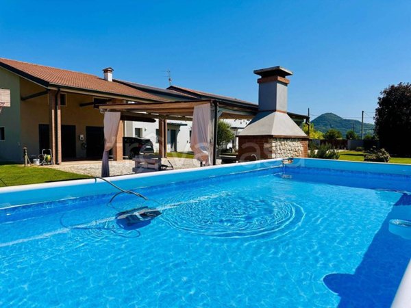casa indipendente in vendita a Noventa Vicentina