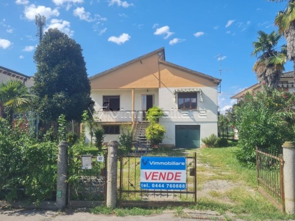 casa indipendente in vendita a Noventa Vicentina