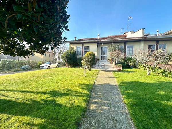 casa indipendente in vendita a Noventa Vicentina