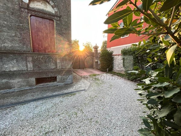 casa indipendente in vendita a Noventa Vicentina