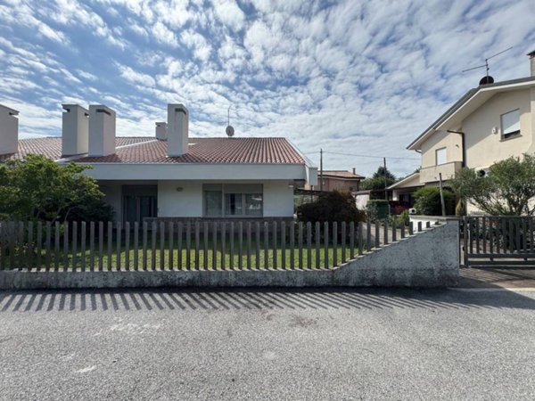 casa indipendente in vendita a Noventa Vicentina