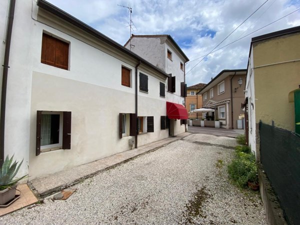 casa indipendente in vendita a Noventa Vicentina