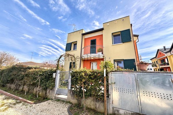 casa indipendente in vendita a Noventa Vicentina