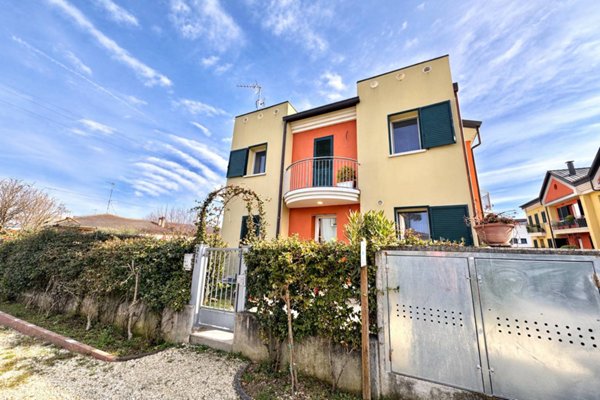 casa indipendente in vendita a Noventa Vicentina