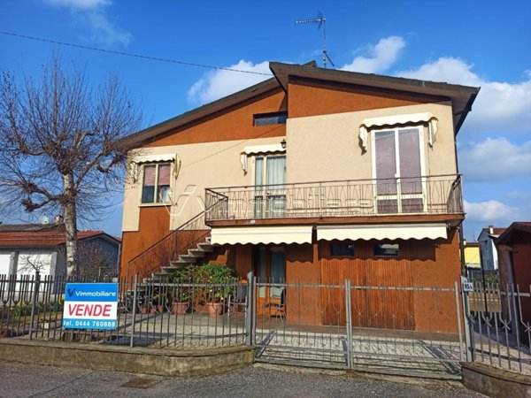 casa indipendente in vendita a Noventa Vicentina