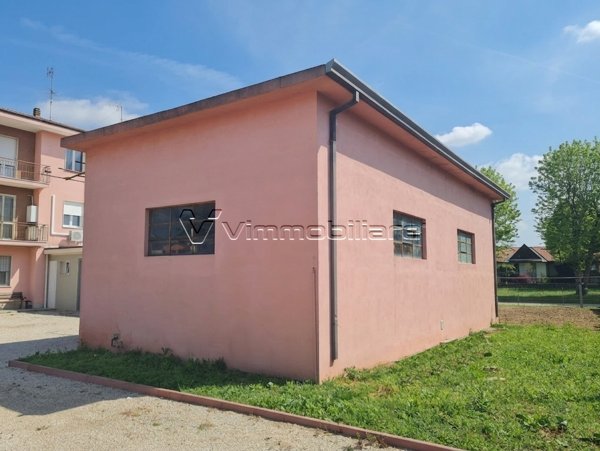 locale di sgombero in vendita a Noventa Vicentina