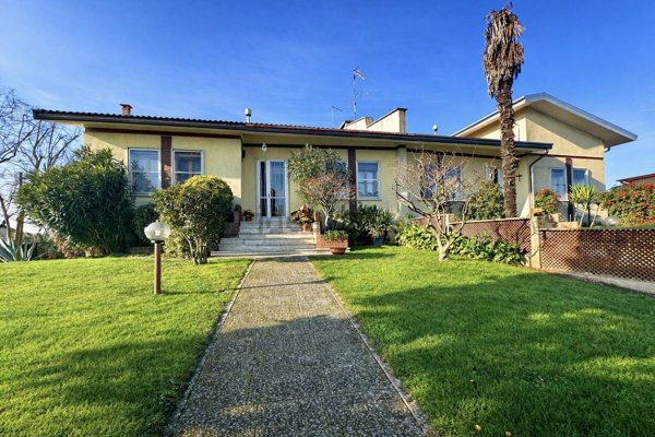 casa indipendente in vendita a Noventa Vicentina