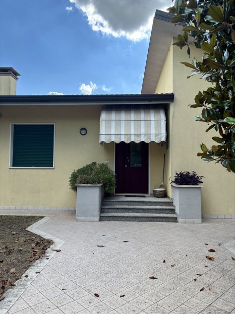 casa indipendente in vendita a Noventa Vicentina