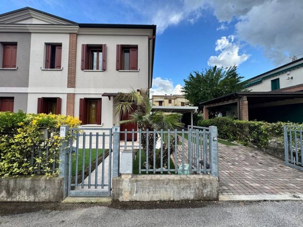 casa indipendente in vendita a Noventa Vicentina