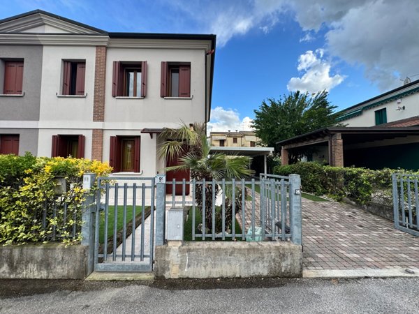 casa indipendente in vendita a Noventa Vicentina