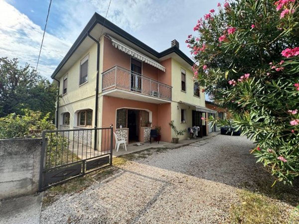 casa indipendente in vendita a Noventa Vicentina
