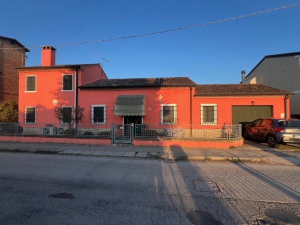 casa indipendente in vendita ad Orgiano in zona Teonghio