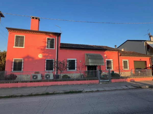 casa indipendente in vendita ad Orgiano in zona Teonghio