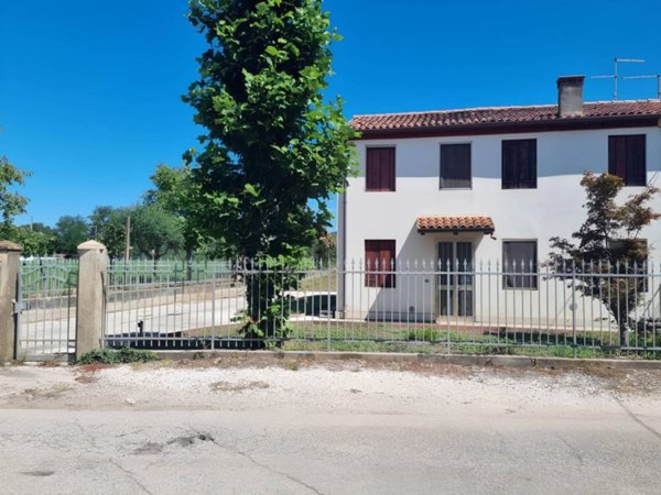 casa indipendente in vendita ad Orgiano in zona Teonghio