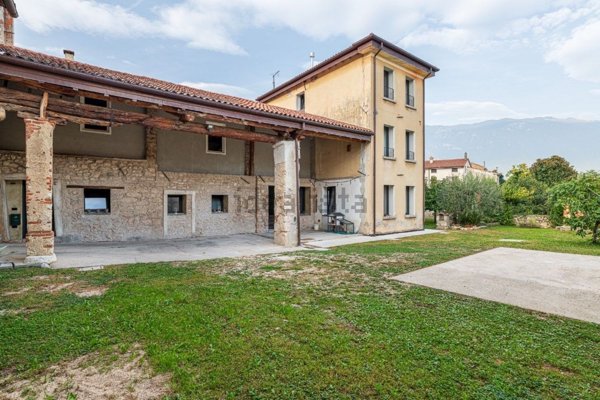 villa in vendita a Piovene Rocchette
