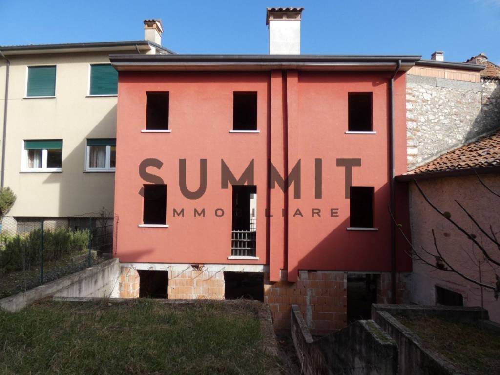 casa indipendente in vendita a Piovene Rocchette