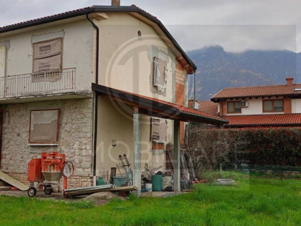 casa indipendente in vendita a Piovene Rocchette