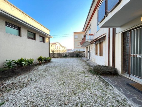 intera palazzina in vendita a Piovene Rocchette