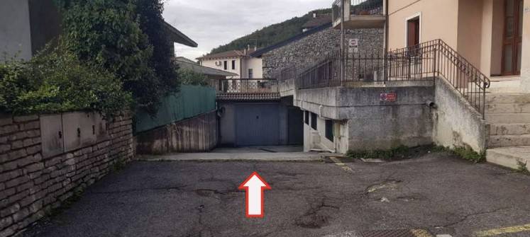 locale commerciale in vendita a Piovene Rocchette