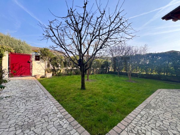 casa indipendente in vendita a Piovene Rocchette in zona Grumello