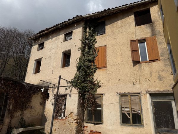 casa semindipendente in vendita a Piovene Rocchette