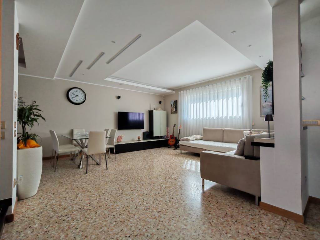 casa indipendente in vendita a Piovene Rocchette in zona Grumello