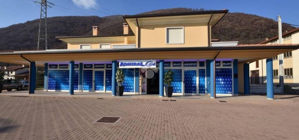 locale commerciale in vendita a Piovene Rocchette in zona Grumello